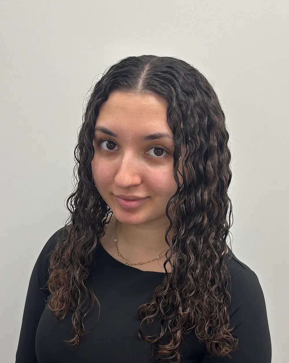 Ayesha Farshid-Rad, Receptionist